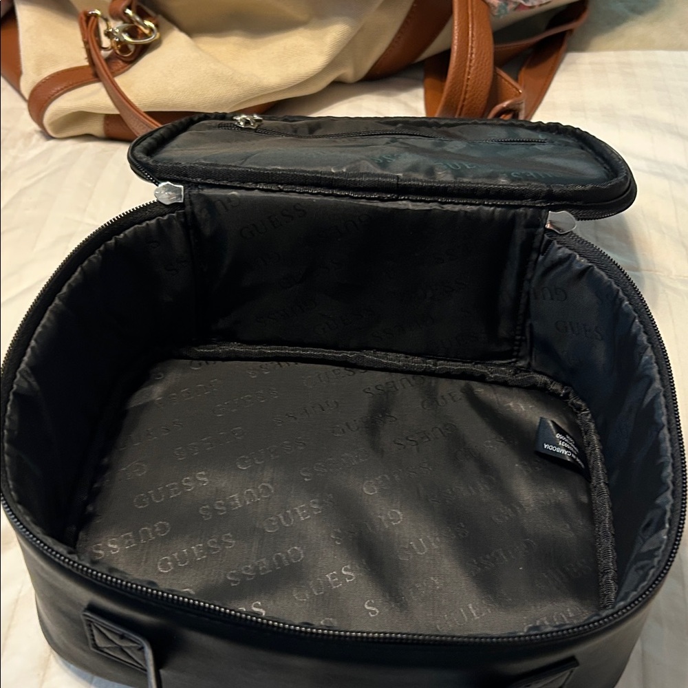 NWT Guess Black Sparkle Cosmetic Case - Picture 5 of 5